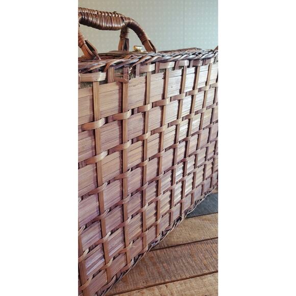 Woven Picnic Basket Floral Interior Hunter Green Plates/Cups For Four People - Picture 11 of 16